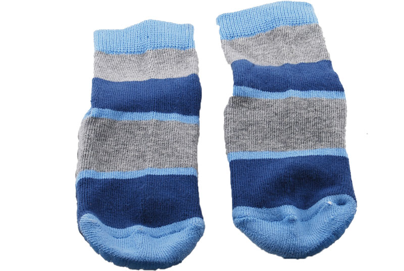 Szürke-kék csíkos Sterntaler szilikon talpú zokni (23-24)